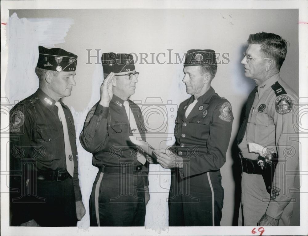 1960 Press Photo RL Thapr sworn in Commander highway Patrol Maj Allen B - Historic Images