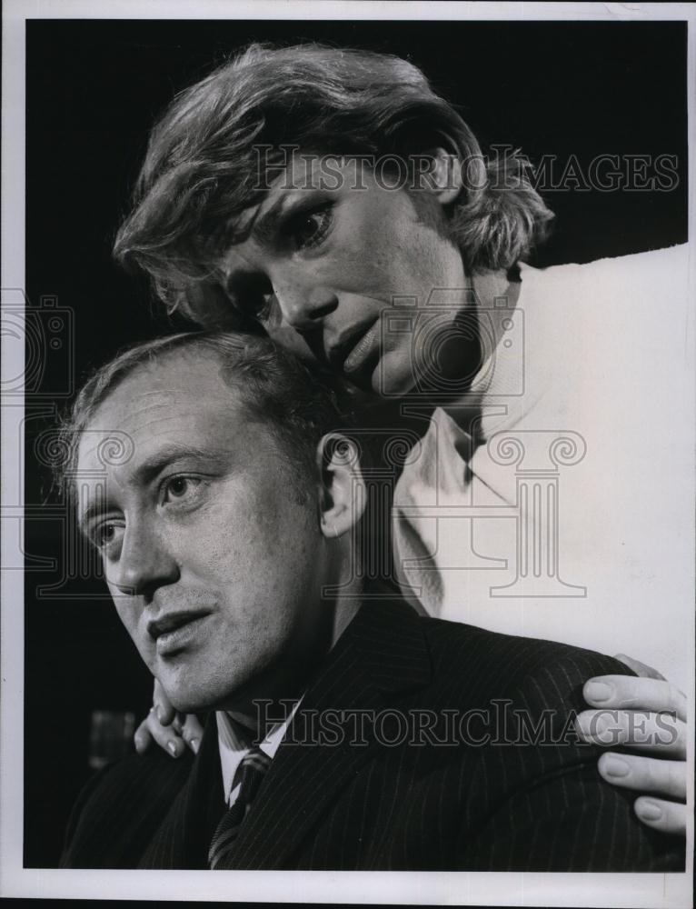 1965 Press Photo British Actor Nicol Williamson, Valerie French - RSL93559 - Historic Images