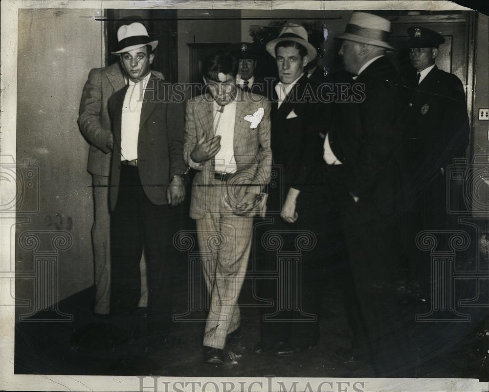 1933 Press Photo Alexander Santossuso Sun Glass Bandit captured - RSL90465 - Historic Images