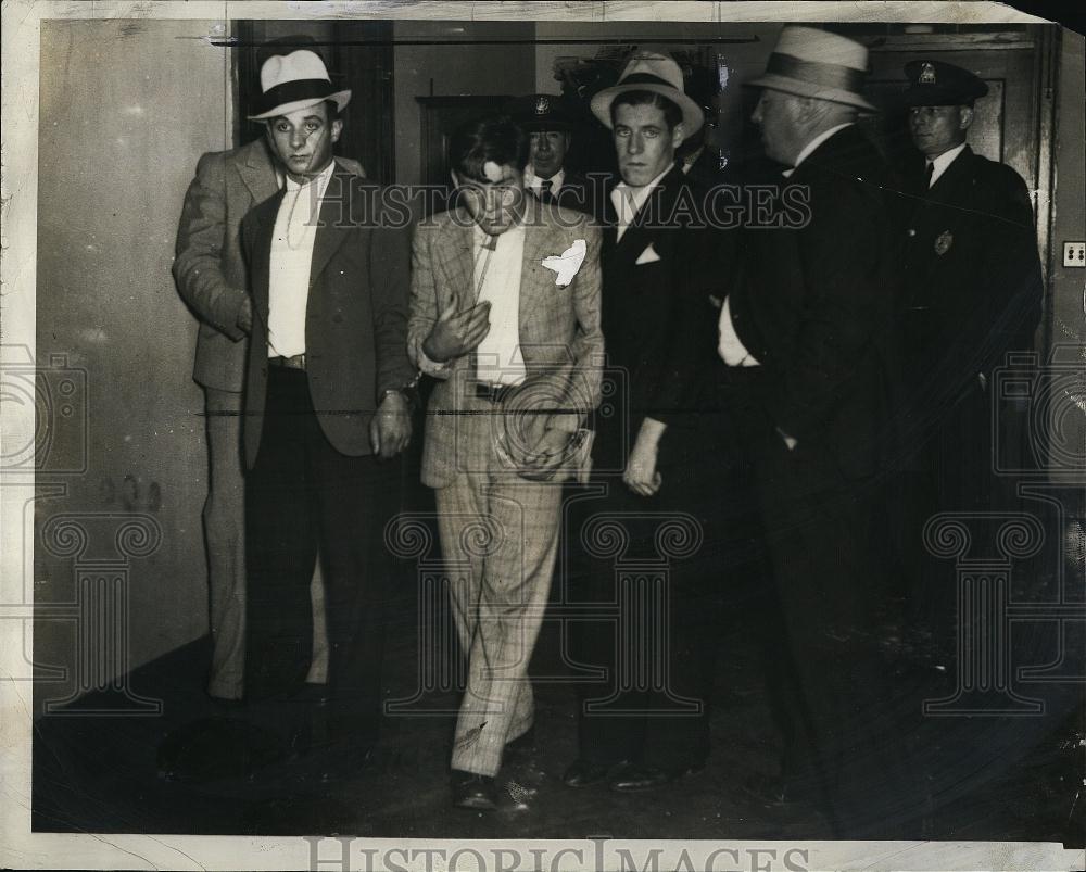 1933 Press Photo Alexander Santossuso Sun Glass Bandit captured - RSL90465 - Historic Images