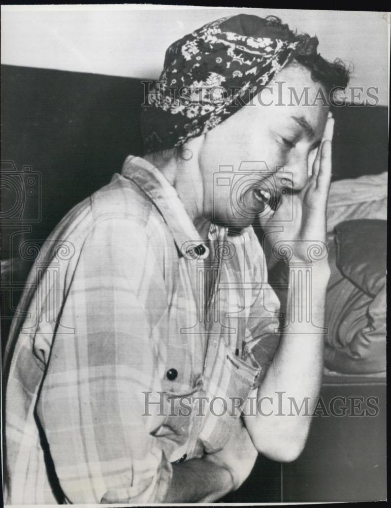 1951 Press Photo Mrs Arline Walton After Attempted Suicide - RSL01079 - Historic Images