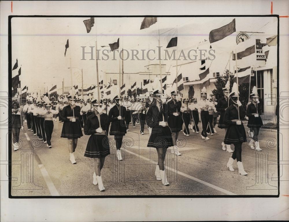 1976 Press Photo Veterans Day Parade, St Petersburg High School Band, Florida - Historic Images