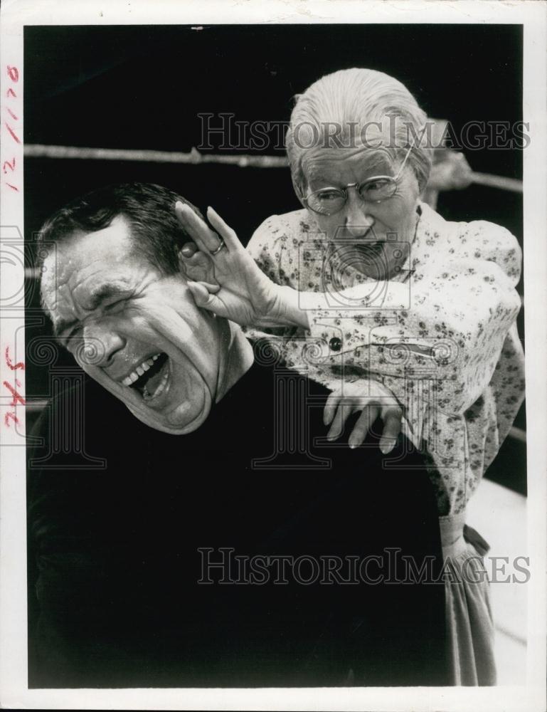 Press Photo Irene Ryan Of &quot;The Beverly Hillbillies&quot;, Pulls An Ear - RSL60603 - Historic Images