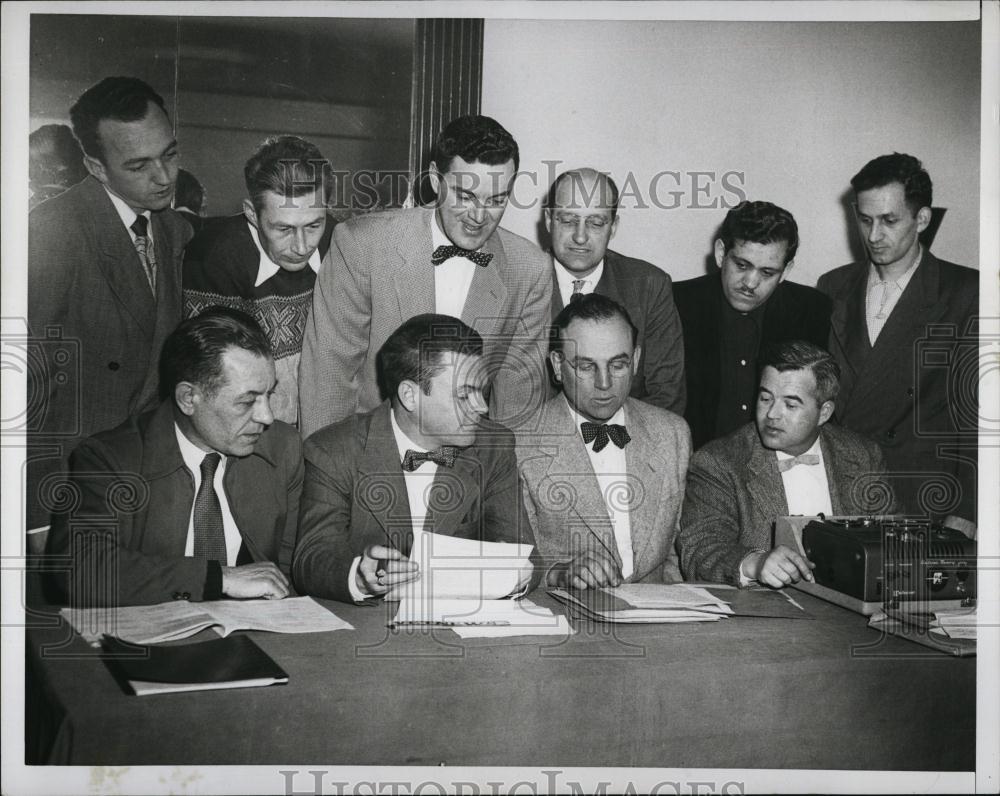 1953 Press Photo Fed Emp of the VA, Dezerene,Daley,Ellis,McAteer,Healey,Shea - Historic Images