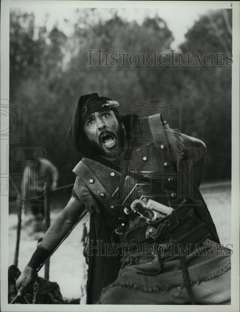 1982 Press Photo Actor Victor Compos Movie The Archer: Fugitive from the Empire - Historic Images