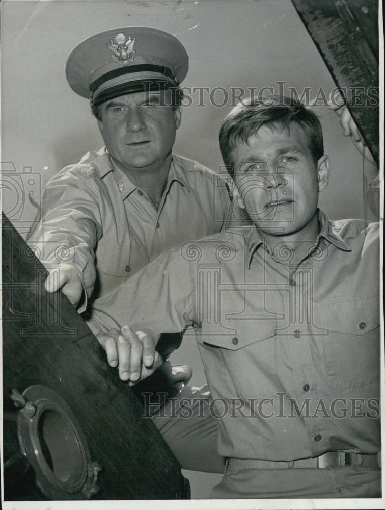 1967 Press Photo Jack Walden &amp; Gary Collins &quot;The Wackiest Ship in the Army&quot; - Historic Images