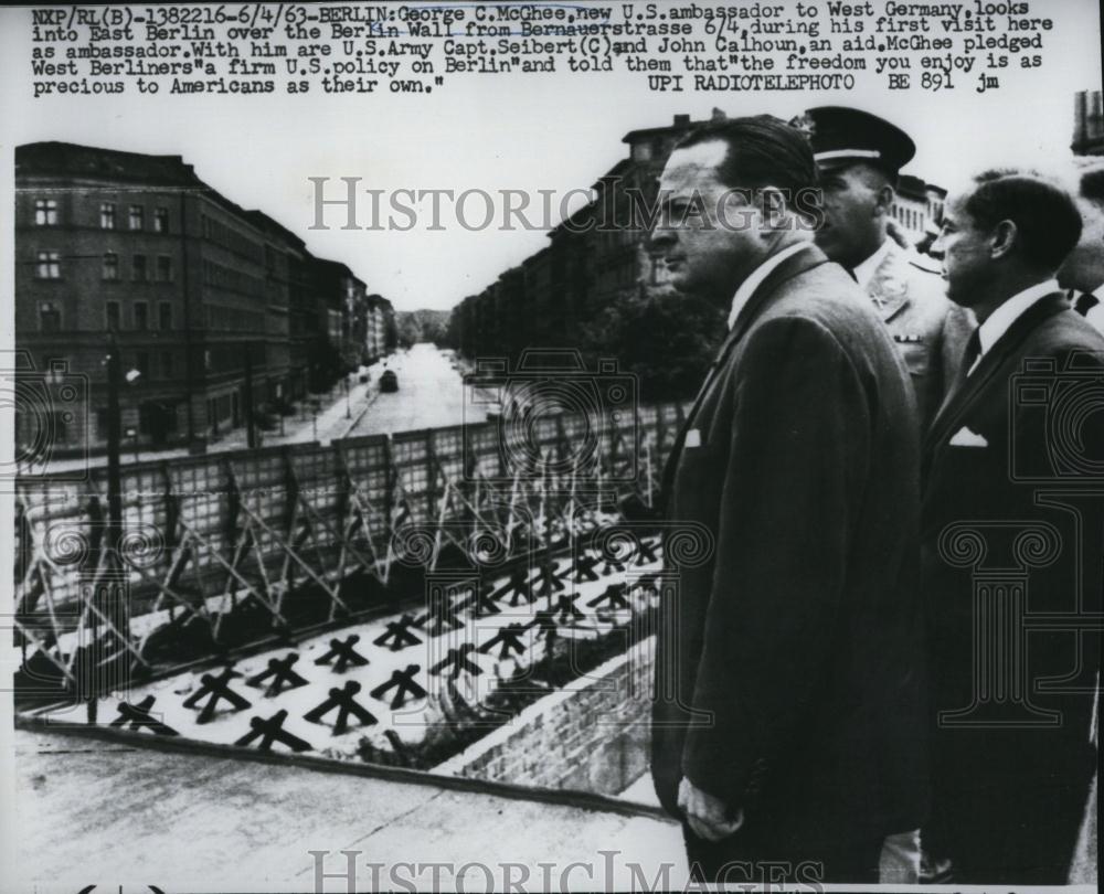 1963 Press Photo George McGhee, US Amb to W Germany &amp; Capt Seibert - RSL88383 - Historic Images