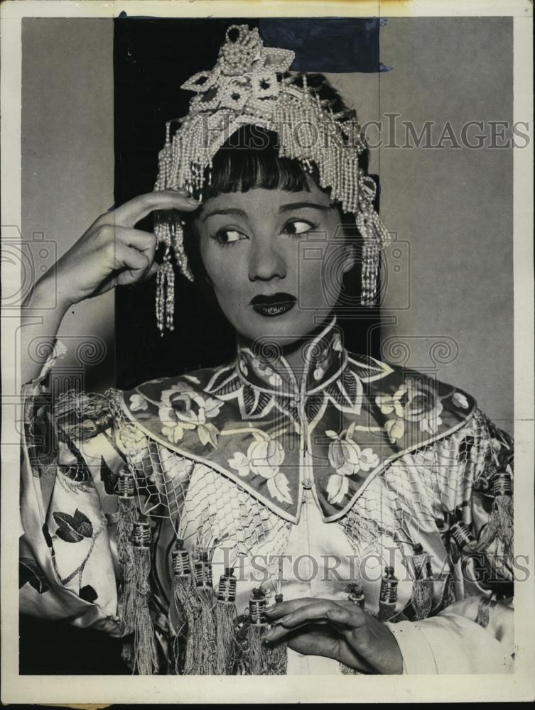 1937 Press Photo Actress Constance Carpenter Showing Signs - RSL42959 - Historic Images