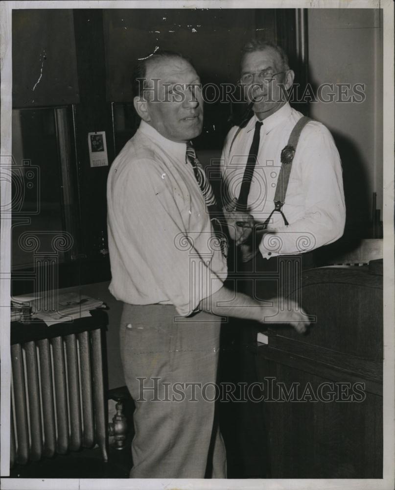 1946 Press Photo Chief Of Police William H Rogers &amp; Max Meyer - RSL82791 - Historic Images