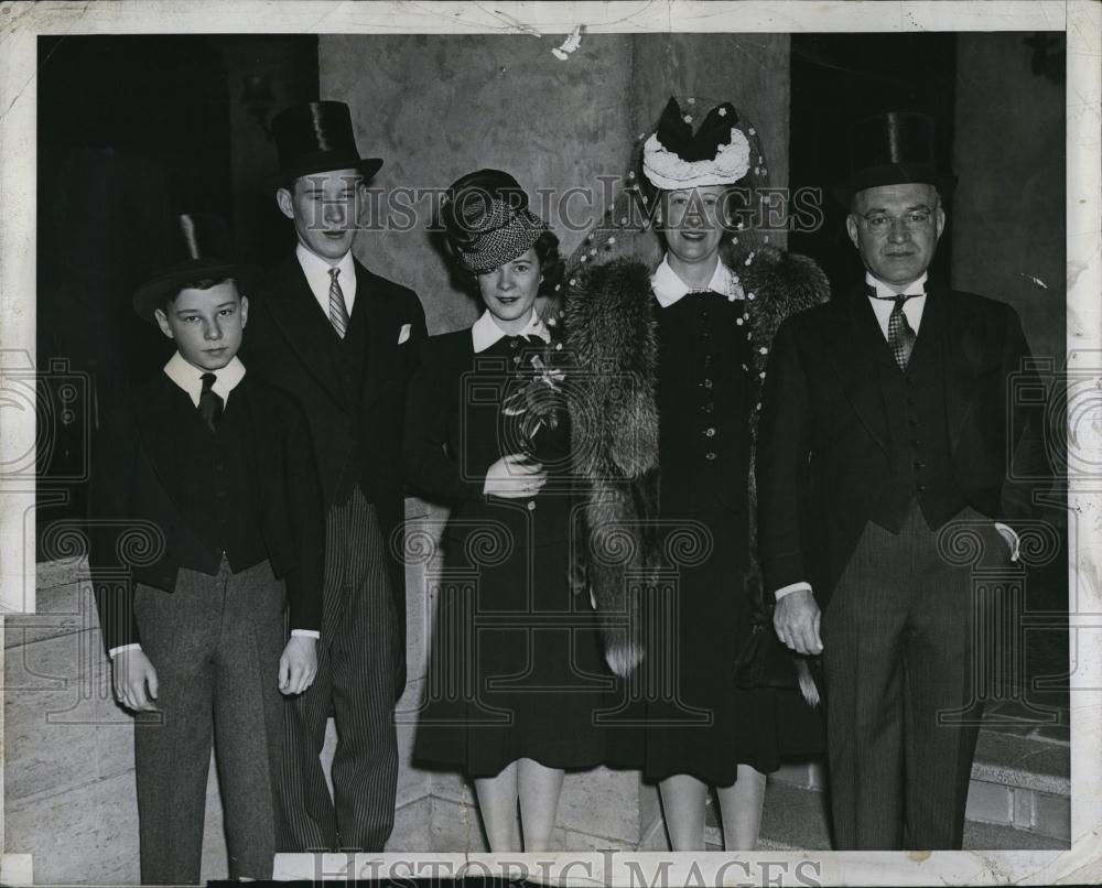 1948 Press Photo Dr & Mrs Spellman, 7 family  related to Bishop Spellman - Historic Images