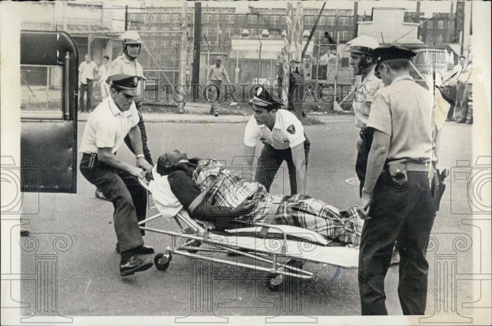 1966 Press Photo Joseph Davis after being shot by police - RSL04523 - Historic Images