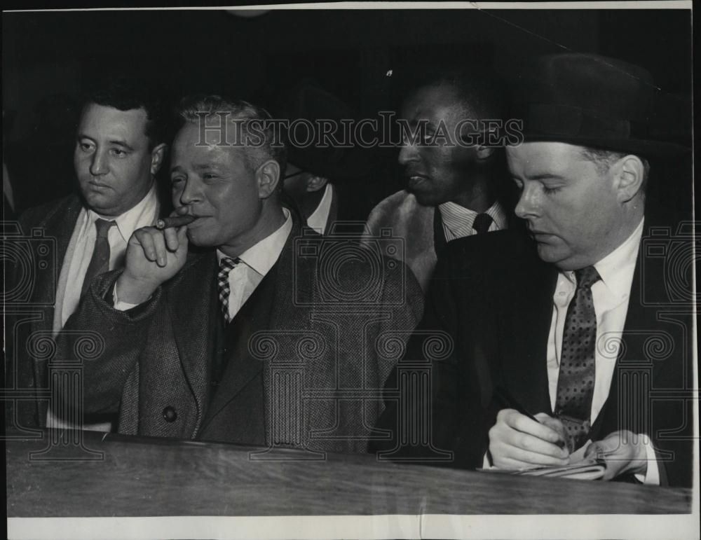 1956 Press Photo Singer Billy Daniels puffs on cigar Sullivan Law Violation - Historic Images