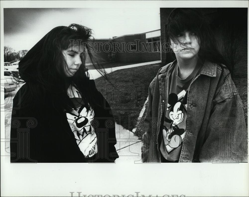 1993 Press Photo Jennifer Rocha sister Stephanie Students Dartmouth High School - Historic Images