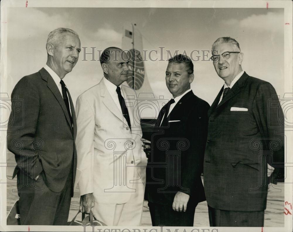 1959 Press Photo Press Party Takes Gander at Tegucigalapa - RSL68629 - Historic Images