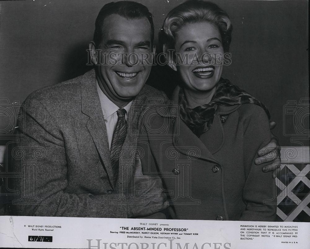 1961 Press Photo Fred MacMurray, Nancy Olson &quot;The Absent-Minded Professor&quot; - Historic Images