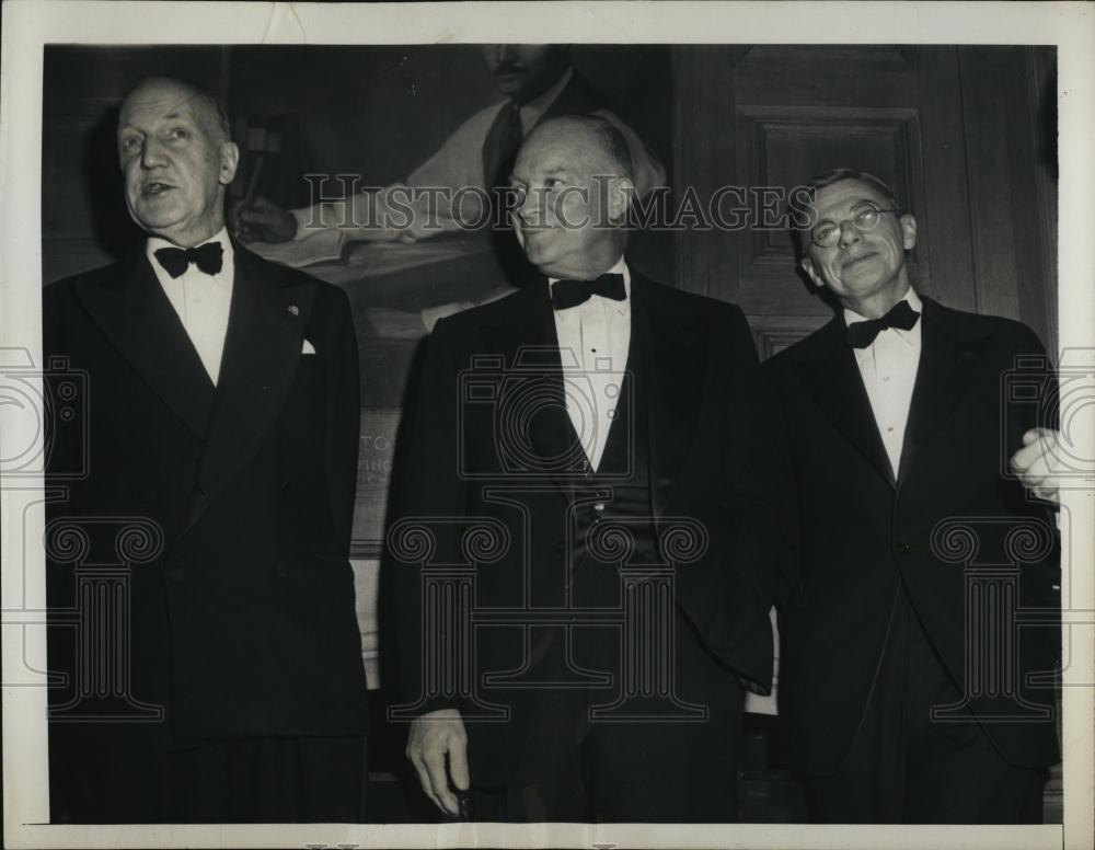 1950 Press Photo Dr&#39;s Charles Seymour, James Conant &amp; Gen Dwight Eisenhower - Historic Images