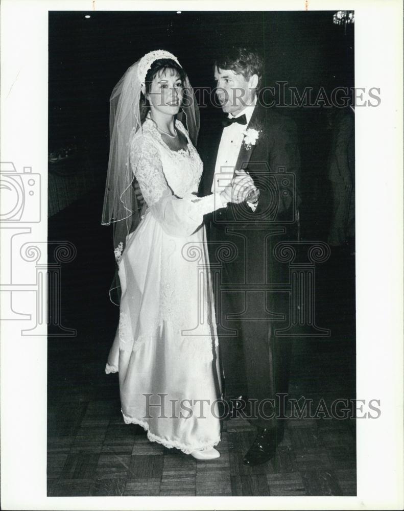 Press Photo Mickey Rocha & daughter Barbara at her wedding w/ husband John - Historic Images