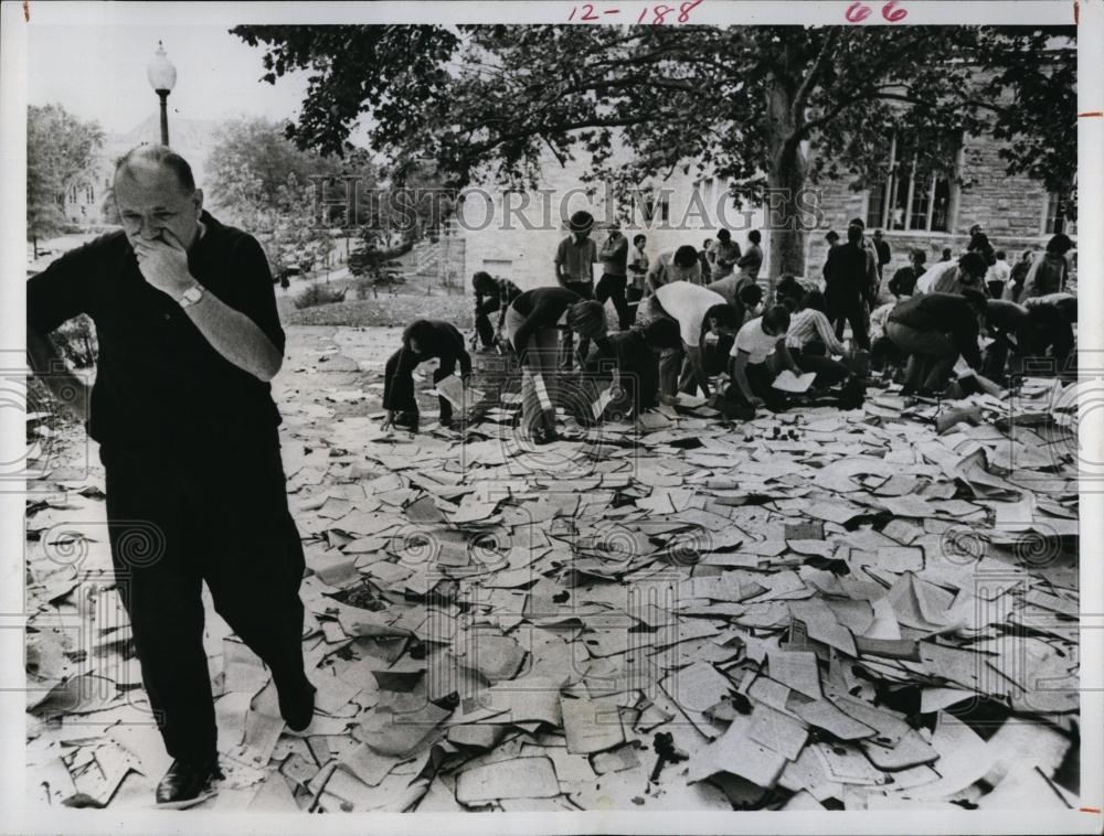 1975 Press Photo Father Alber tJamme at Catholic U of Washington DC - RSL95539 - Historic Images