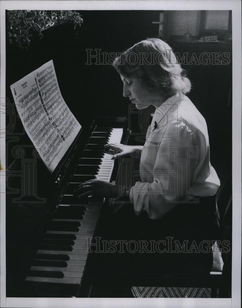 1951 Press Photo Pianist Inge Stephen - RSL80481 - Historic Images