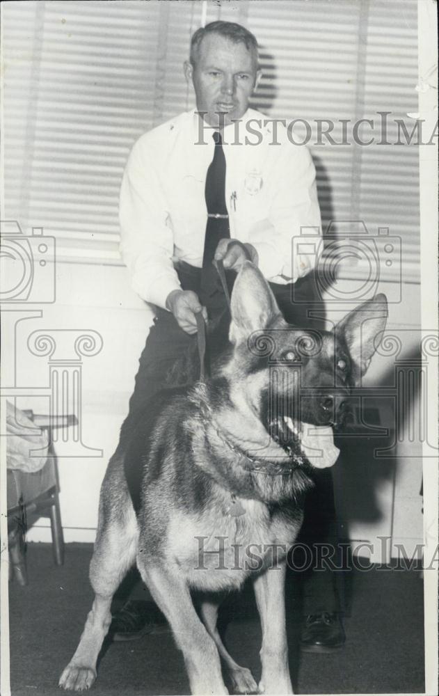 1968 Press Photo Police Lieutenant William Connors, Police Dog &quot;Blitz&quot; - Historic Images