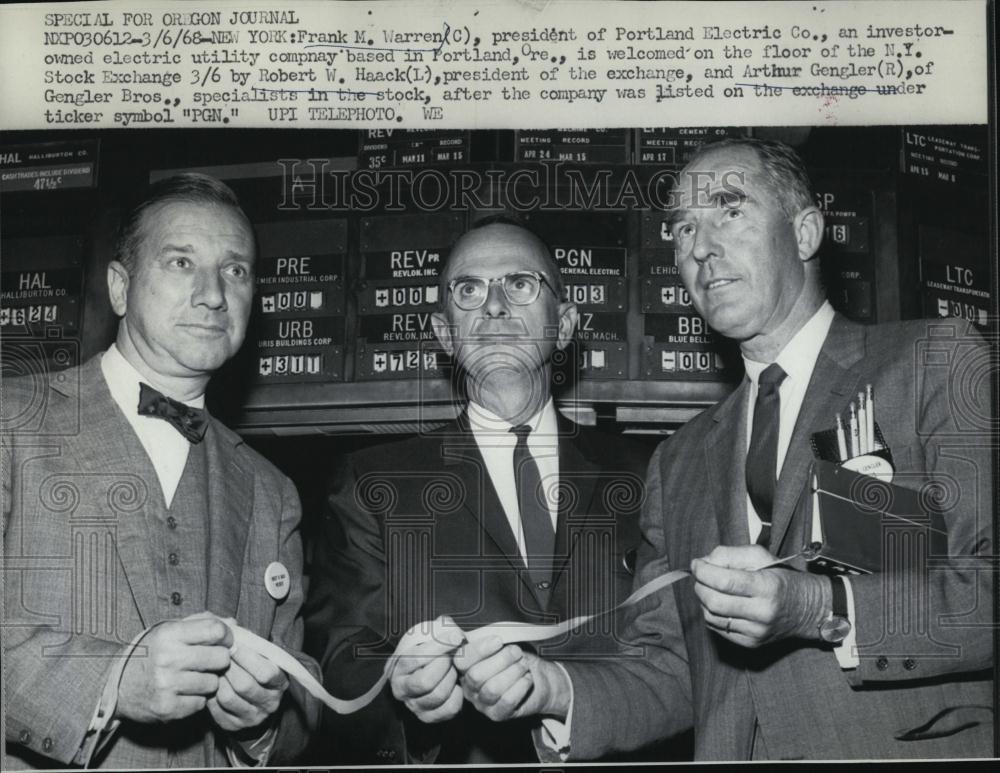 1968 Press Photo Frank Warren,pres of Portland Elec Co,NYSE R Haack & A Gengler - Historic Images