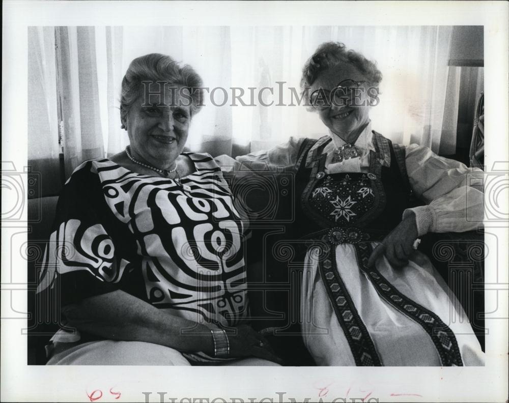 1983 Press Photo Educator Betty Thompson &amp; Guest Margit Todal - RSL97459 - Historic Images