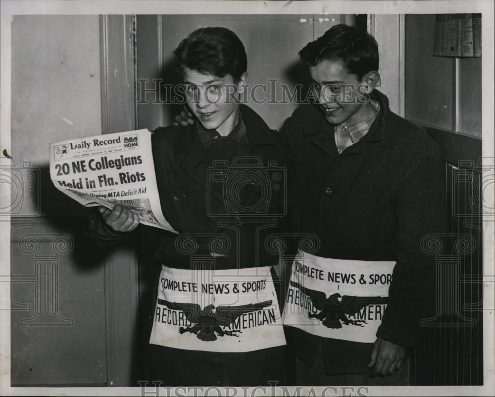 1961 Press Photo Angelo LaRosa, John Castiello Record newsboys - RSL89131 - Historic Images