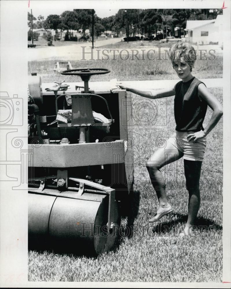 1960 Press Photo Miss Jodie Canale Drives A Roller To Flatten Lawn - RSL64125 - Historic Images