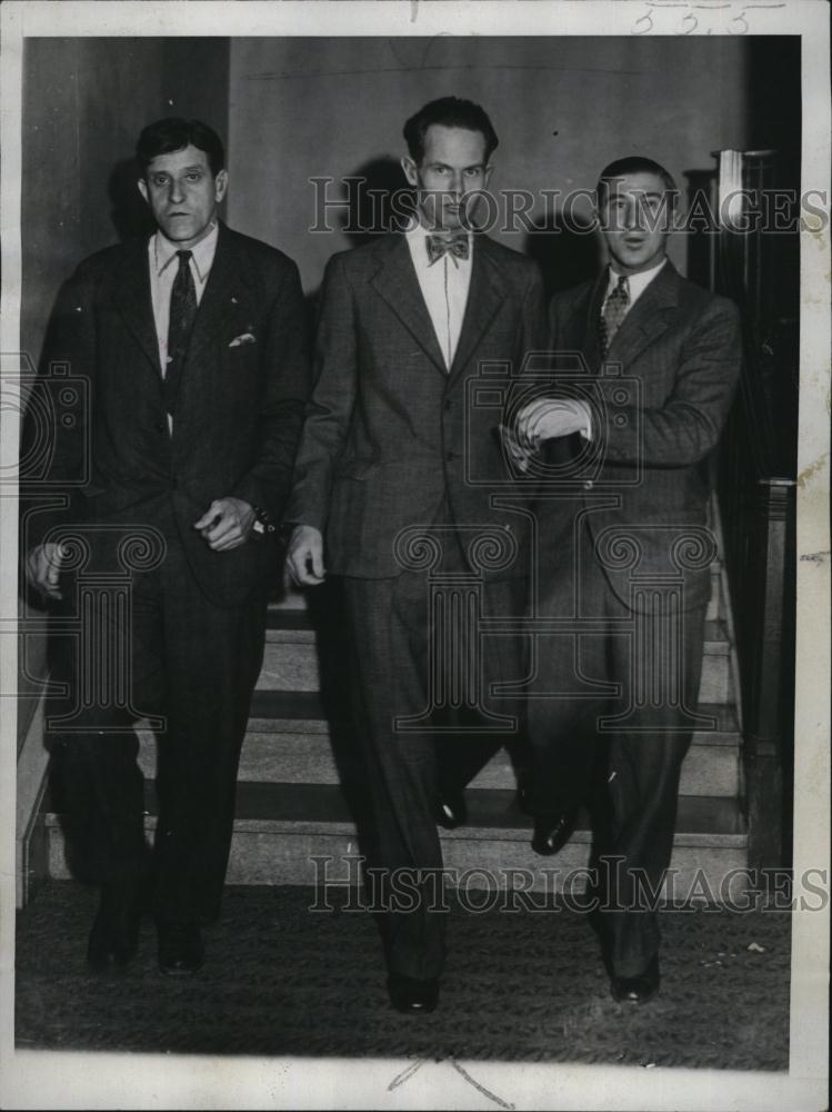 1931 Press Photo Phillip Knox Knapp With Court Attendants At Court House - Historic Images