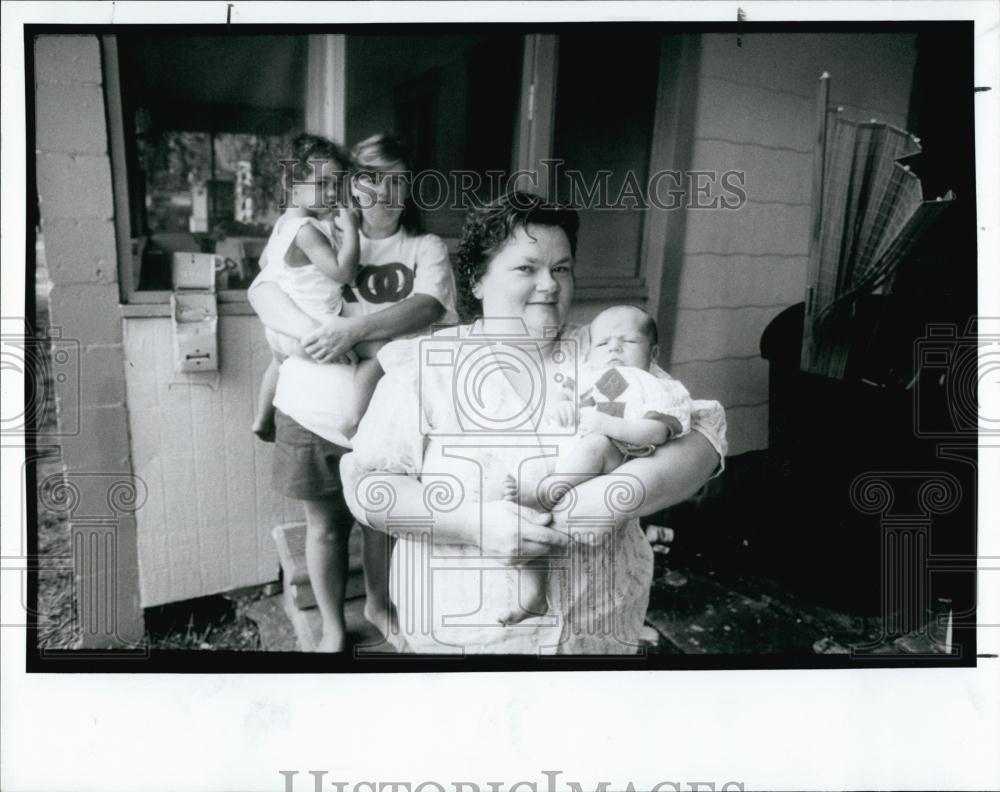 1991 Press Photo Wanda Rogers Sister Bea Children Mason Elisabeth St Petersburg - Historic Images