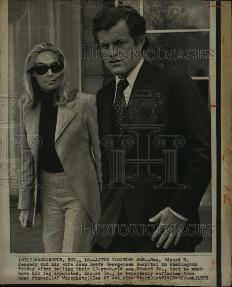 1973 Press Photo Senator Edward M Kennedy with Wife Joan - RSL92821 - Historic Images