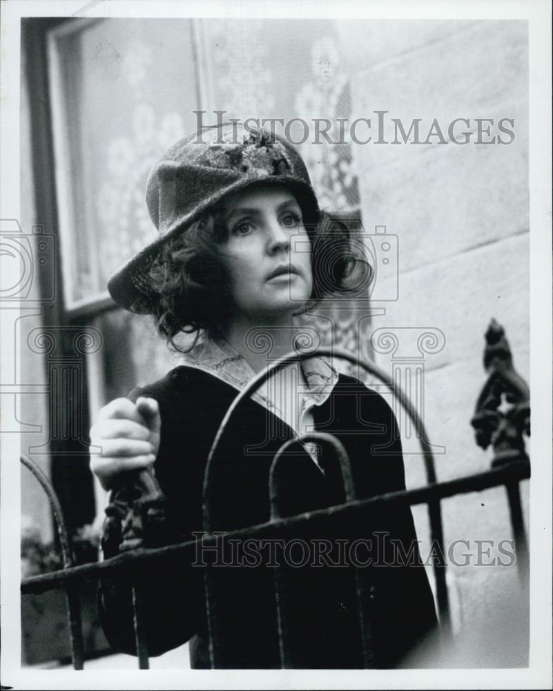 1979 Press Photo Pauline Collins Actress Crippled Bloom Mini-Series Show - Historic Images