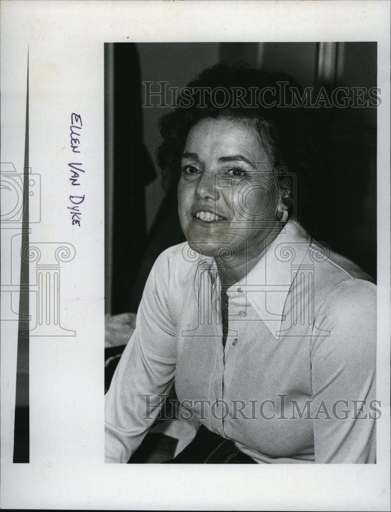 1982 Press Photo Teacher &amp; Opera Stage Manager Ellen Van Dyke - RSL93621 - Historic Images