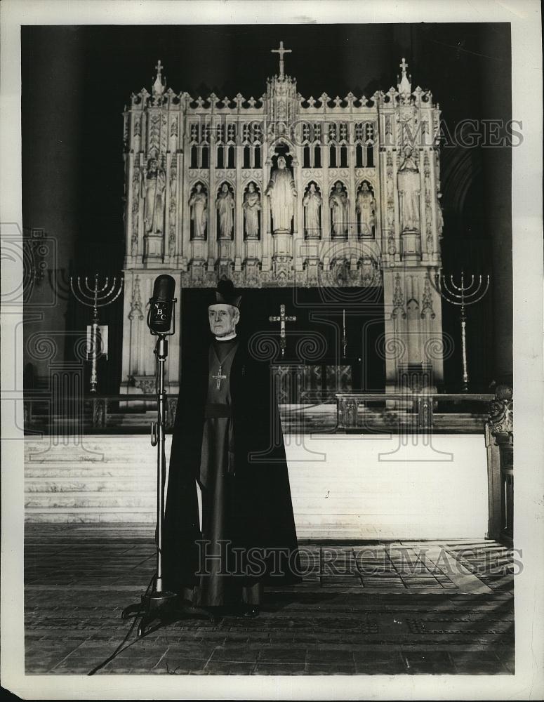 1938 Press Photo Rt Rev William Manning Bishop of New York in an NBC broadcast - Historic Images