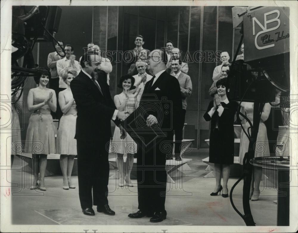 1964 Press Photo Mitch Miller, Brooks Hays, Brotherhood Award - RSL98729 - Historic Images