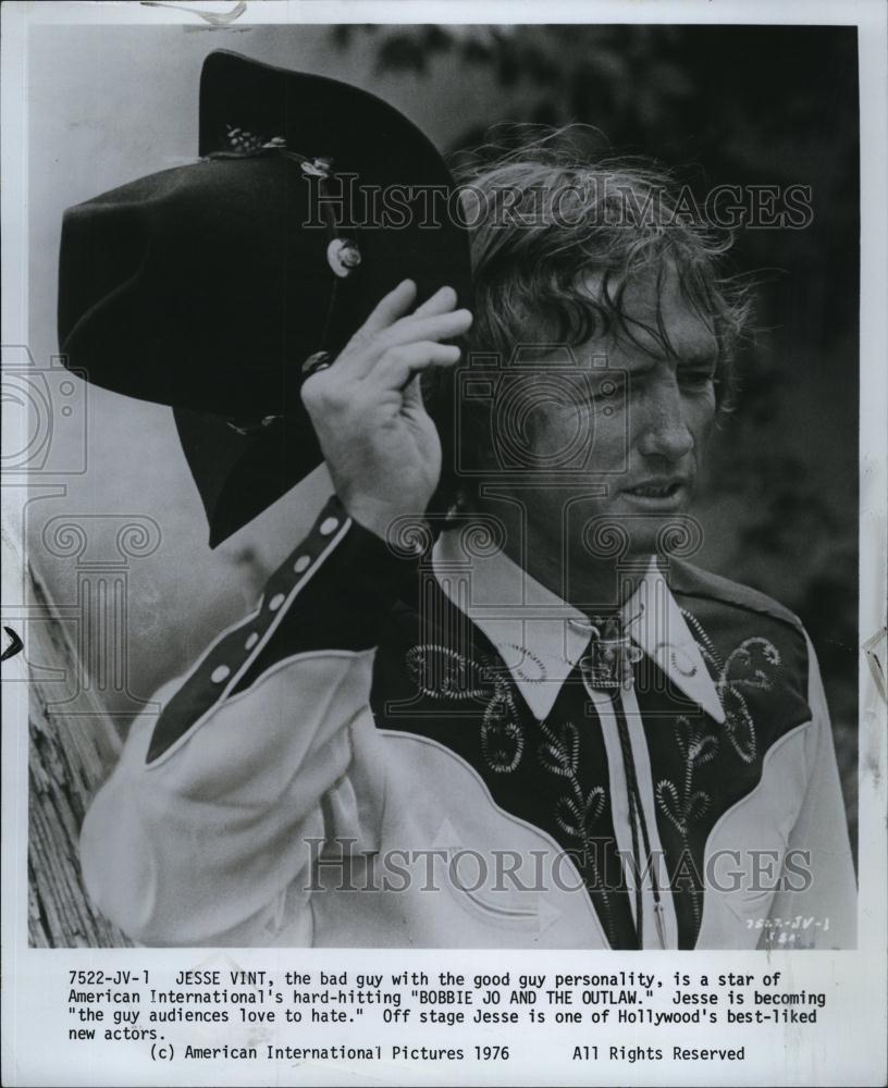 1976 Press Photo Actor Jesse Vint in &quot;Bobbie Jo and the Outlaw&quot; - RSL78871 - Historic Images