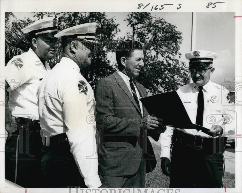 1966 Press Photo Capt E Smith, Lt T Brock, Chief Harold Smith, Capt Osborne - Historic Images