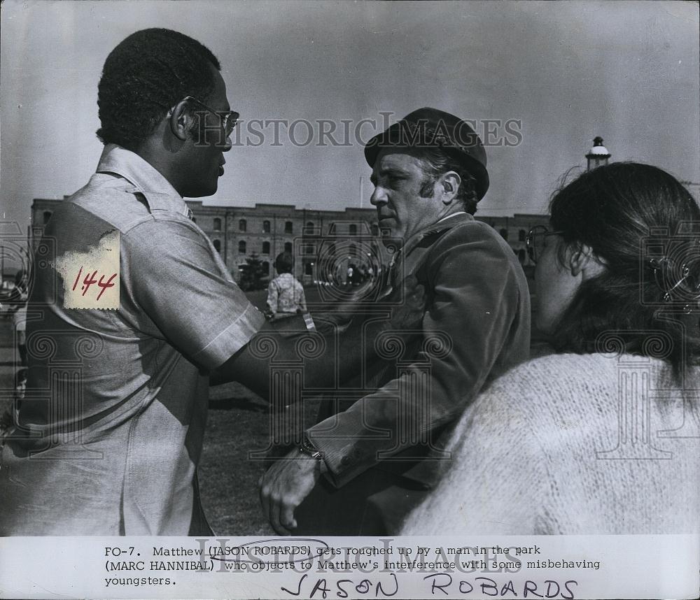 1971 Press Photo Actor Jason Robards & Marc Hannibal on a film set - RSL85411 - Historic Images