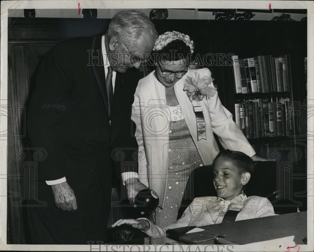 1957 Press Photo Paul Wills Seantors Chair Sen Holland - RSL96057 - Historic Images