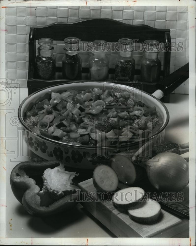 1974 Press Photo Squash Kidney Beans And Green Peppers Make Up Vegetable Combo - Historic Images