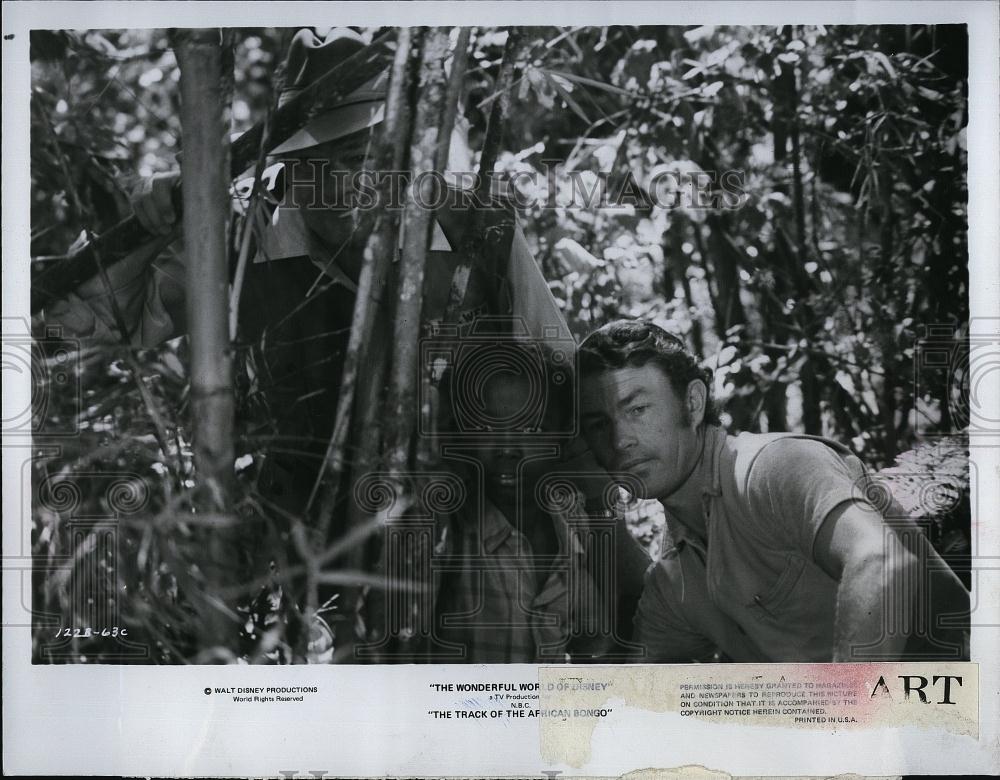 1977 Press Photo tony Parkinson, Charles Hayes in &quot;The Track of the Bongo&quot; - Historic Images