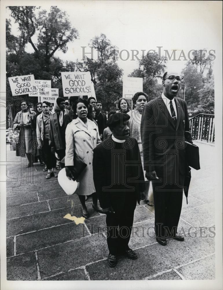 1965 Press Photo Reverend Vernon Carter Advocates Good Schools - RSL43001 - Historic Images