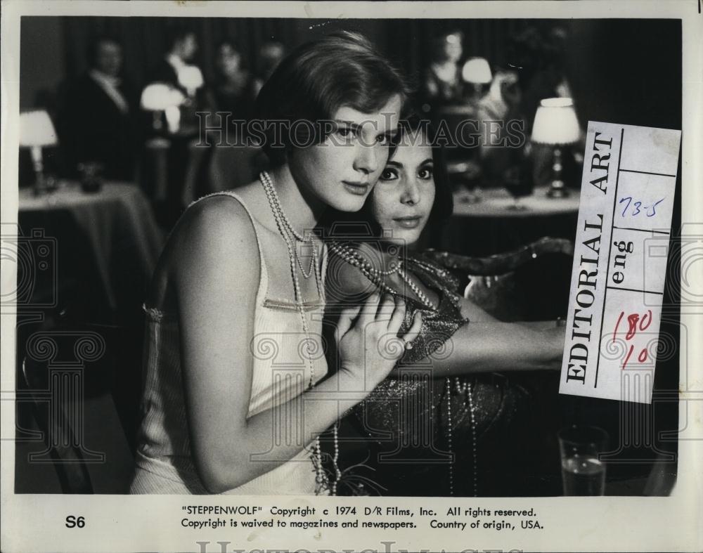 1974 Press Photo Dominique Sanda and Carla Romanelli in "Steppenwolf" - Historic Images