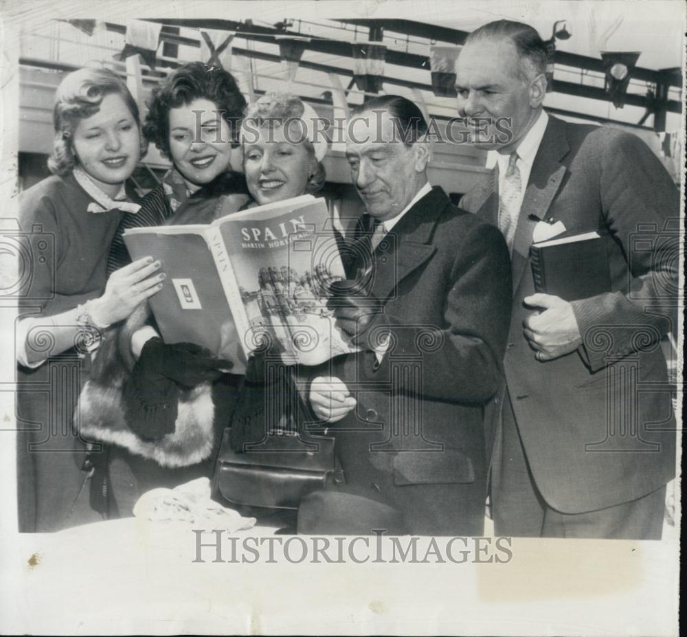 1955 Press Photo Ex Gov J D Lodge, wife, daughters, Beatrice &amp; Lily - Historic Images