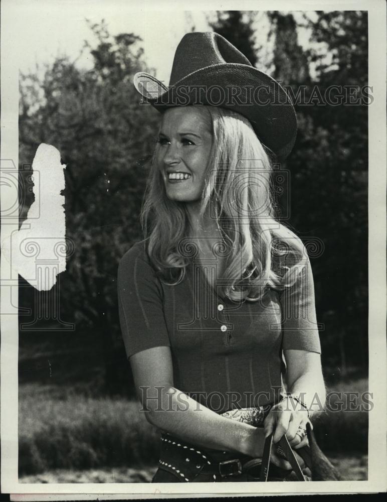 1973 Press Photo Actress Lynn Anderson In&quot;Dean Martin Presents Music Country&quot; - Historic Images