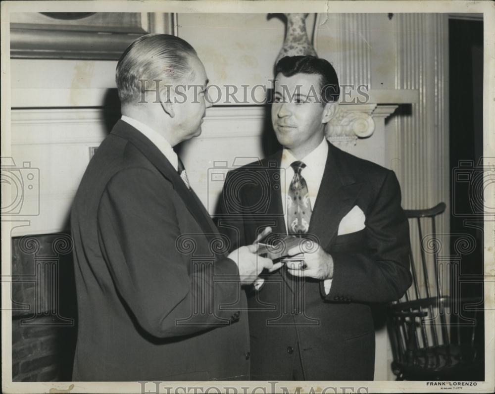 1949 Press Photo Singer, comedian Dennis Day, Cambridge Mayor Mike Neville - Historic Images