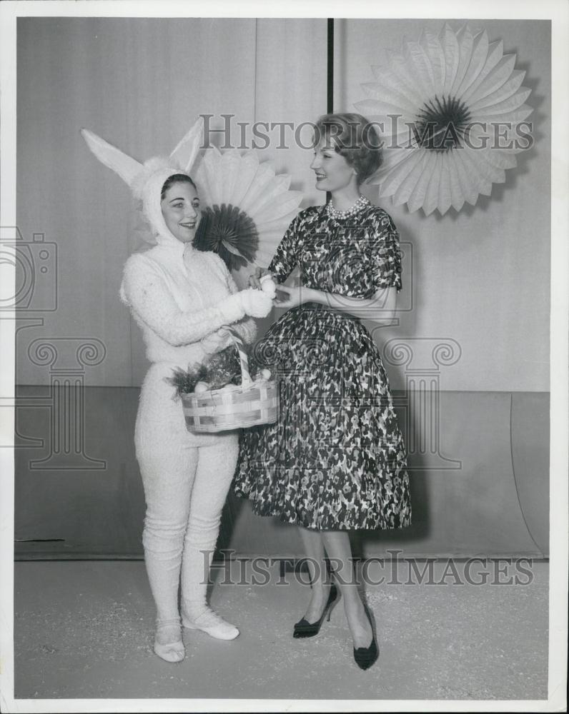 1960 Press Photo Unidentified Actress with Easter Bunny - RSL02603 - Historic Images