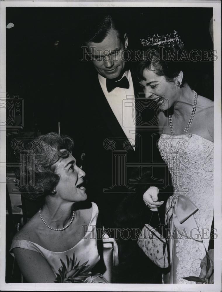 1965 Press Photo Mr and Mrs Gael Mahoney at Junior League Ball - RSL83653 - Historic Images