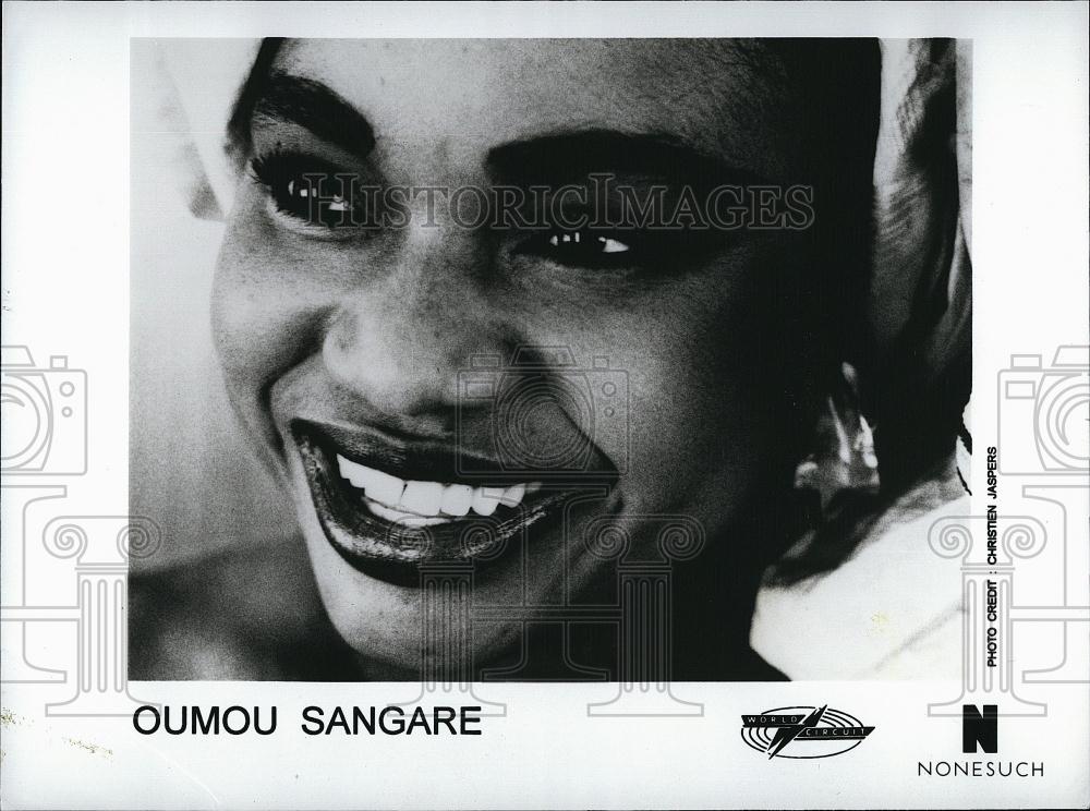 Press Photo Oumou Sangare, Malian Wassoulou Musician - RSL90405 - Historic Images