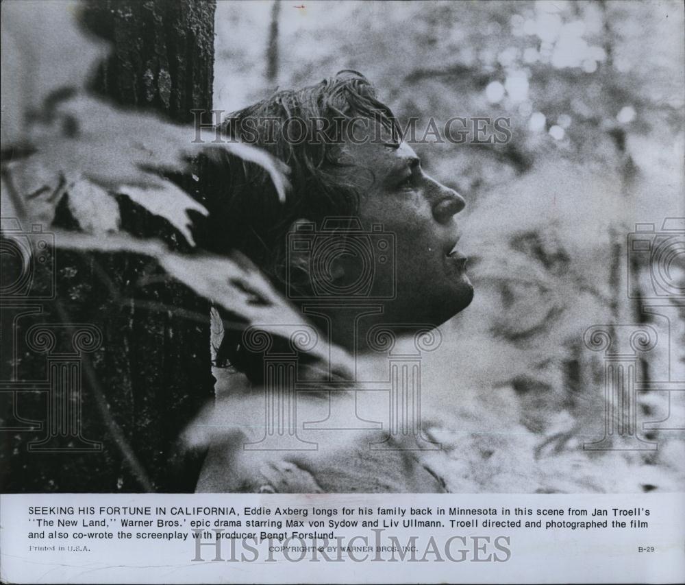 1973 Press Photo Eddie Axberg in scene in &quot;The New Land&quot; - RSL87707 - Historic Images